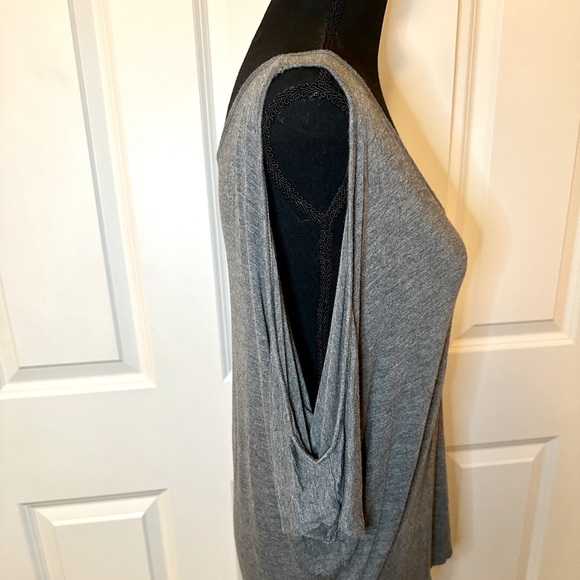 Cold shoulder top - Picture 3 of 6